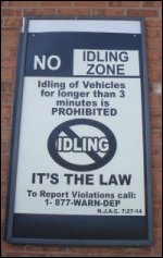 No idling zone stating anti-idle law against large trucks.
