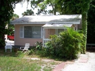 Tiny Guest House in Olde Naples, Florida